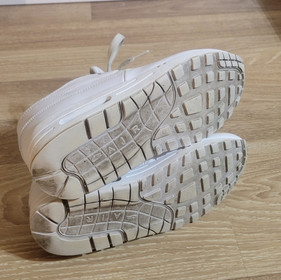 White and Gray Nike AIR Sneakers - Picture 6 of 7